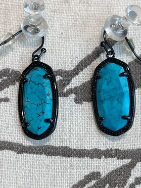 EUC Kendra Scott variegated  Teal Drop Earrings in gunmetal